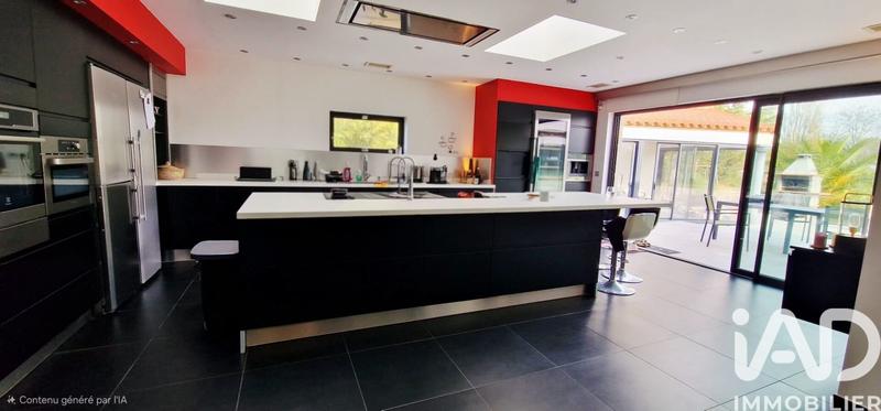 Maison - 285 m² - 5 pièces