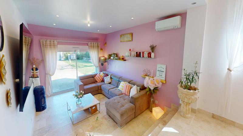 Maison - 241 m² - 8 pièces