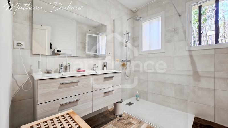Maison - 204 m² - 7 pièces