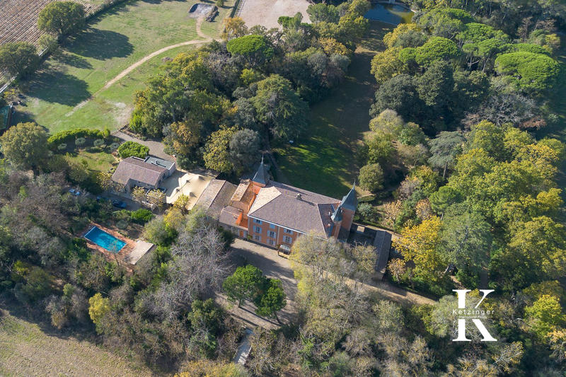 Château - 1 450 m² - 28 pièces