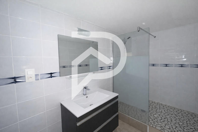 Maison - 224 m² - 7 pièces