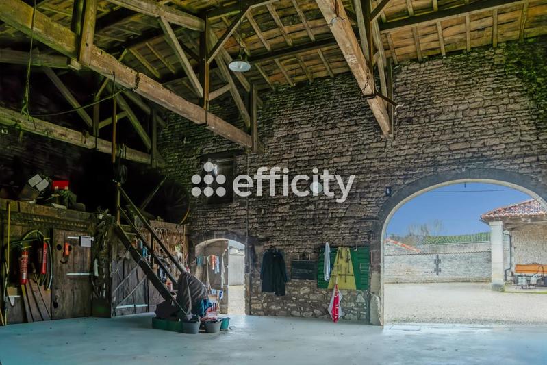 Demeure - 425 m² - 15 pièces