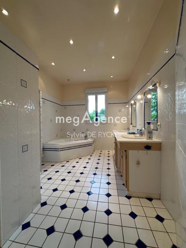 Maison - 199 m² - 7 pièces