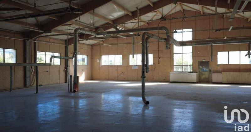 Local commercial - 978 m²