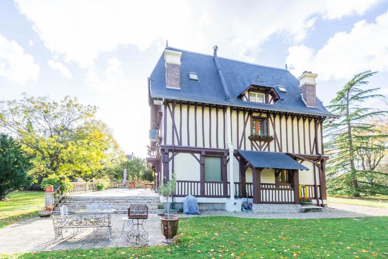 Maison - 400 m² - 8 pièces