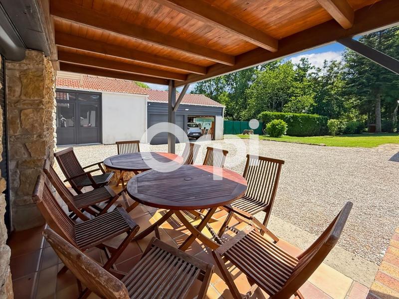 Maison - 226 m² - 9 pièces