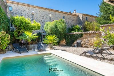 Maison de ville - 268 m² - 10 pièces