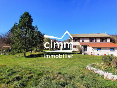 Maison - 215 m² - 7 pièces