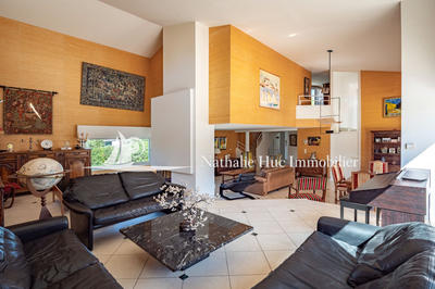 Maison - 256 m² - 7 pièces