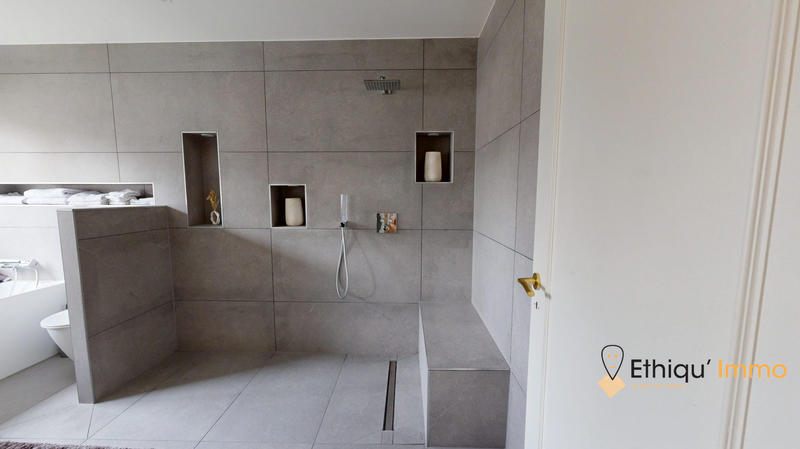 Maison - 210 m² - 6 pièces