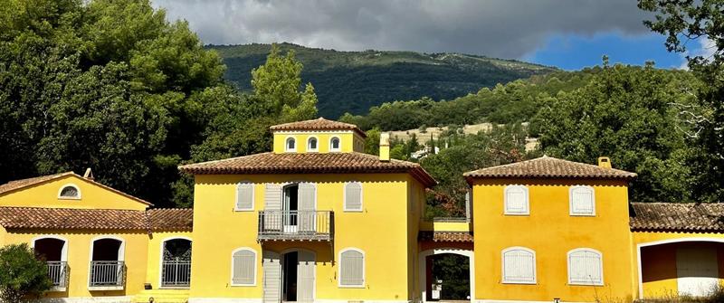 Propriété - 540 m² - 15 pièces