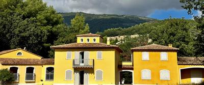 Propriété - 540 m² - 15 pièces