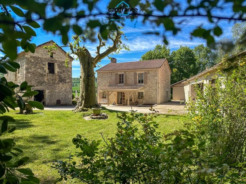 Propriété - 152 m² - 6 pièces