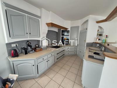 Maison - 270 m² - 11 pièces