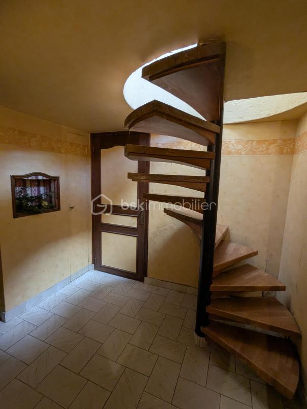 Maison traditionnelle - 185 m² - 7 pièces