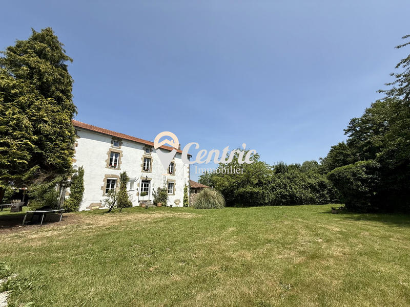 Maison ancienne - 242 m² - 6 pièces