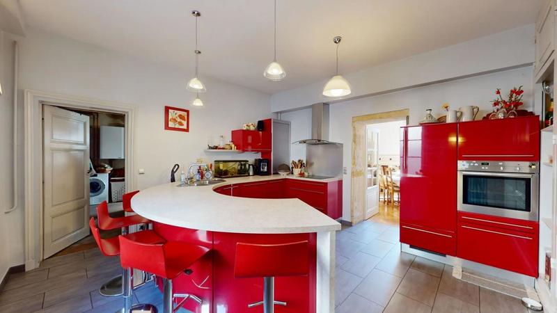 Maison - 280 m² - 7 pièces