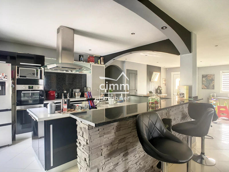 Maison - 194 m² - 6 pièces