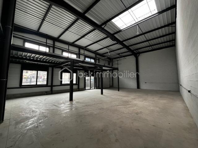 Local d'activité / Entrepôt - 206 m² - 1 pièce