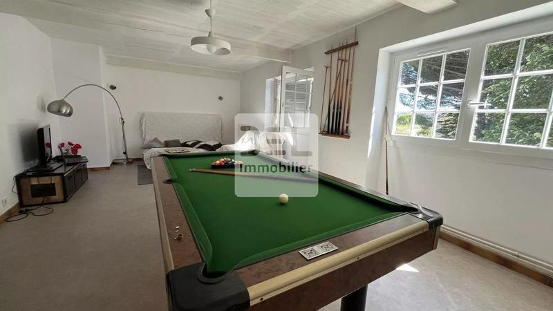 Propriété - 244 m² - 8 pièces