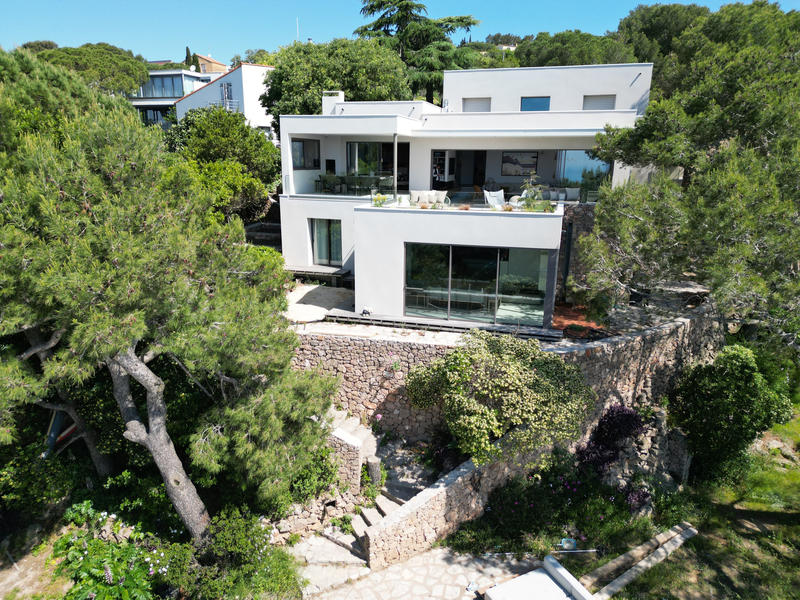 Maison - 280 m² - 8 pièces