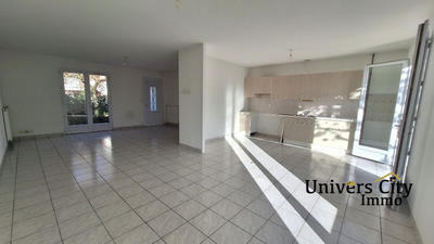 Maison - 99 m² - 5 pièces