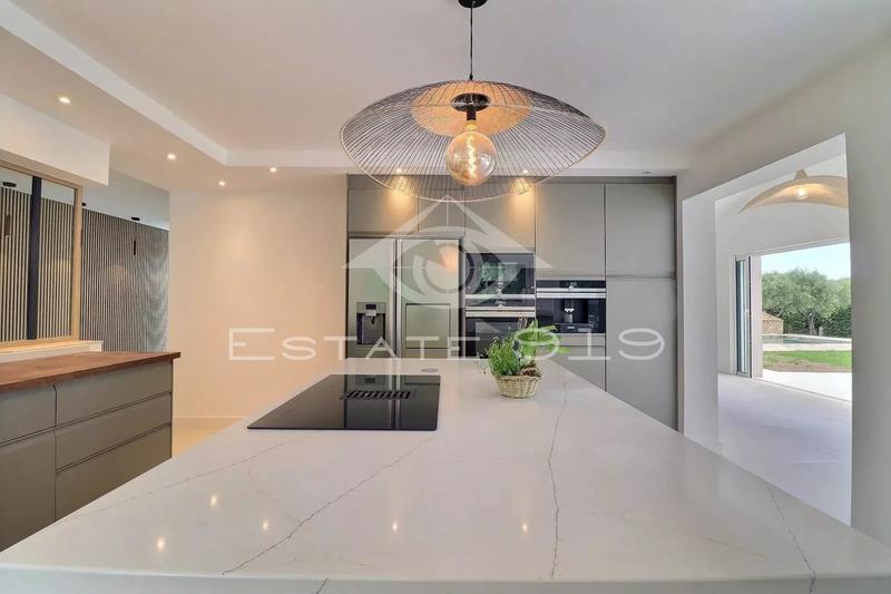 Villa - 225 m² - 6 pièces