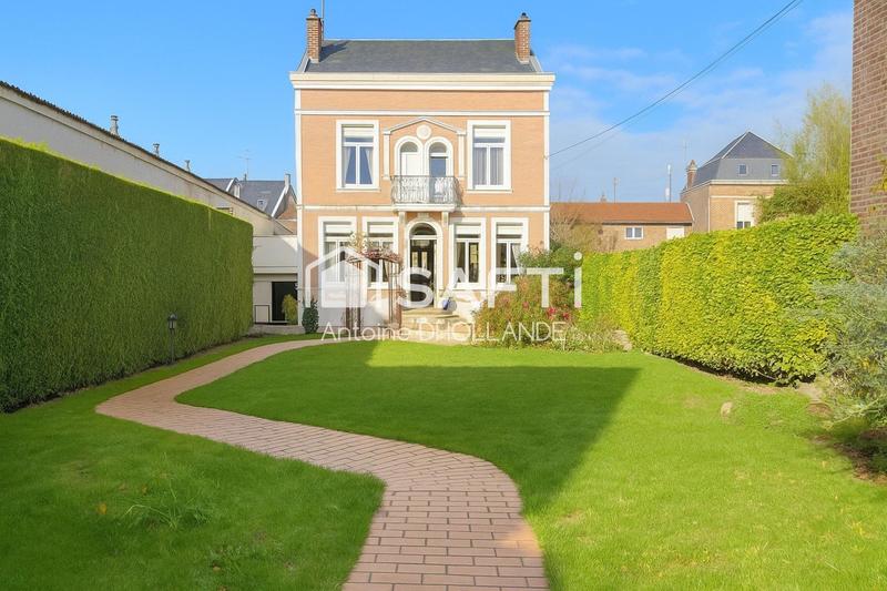 Maison - 159 m² - 8 pièces