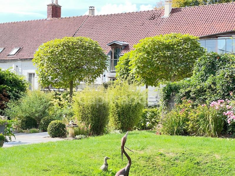 Propriété - 690 m² - 27 pièces