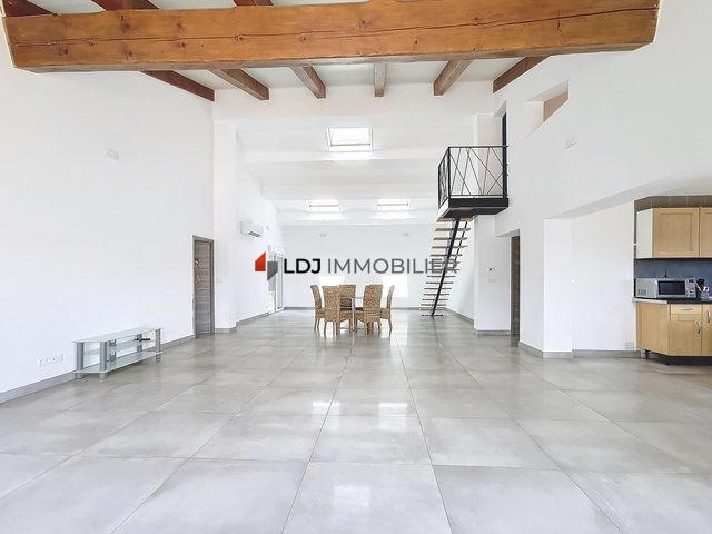 Villa - 378 m² - 10 pièces