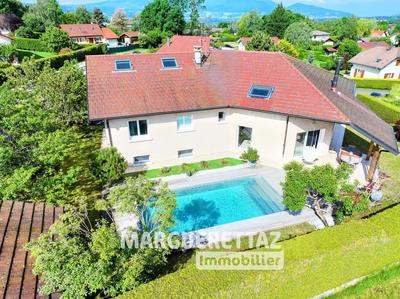 Maison - 266 m² - 8 pièces