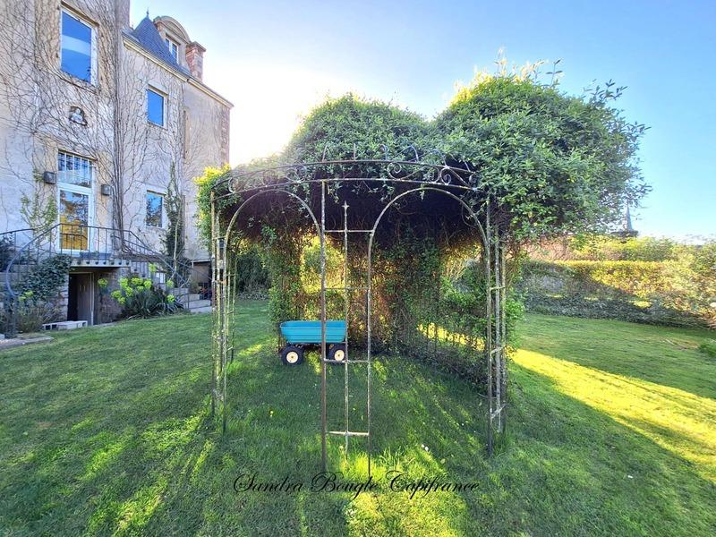 Maison - 237 m² - 9 pièces