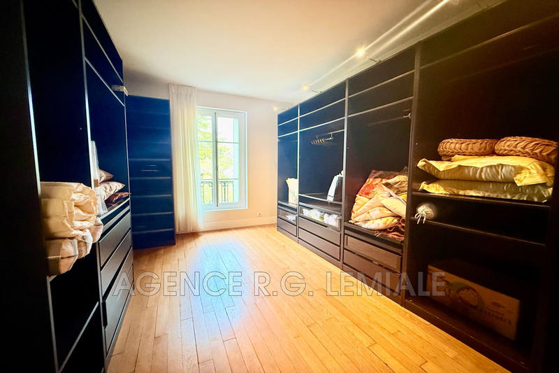 Maison - 210 m² - 8 pièces