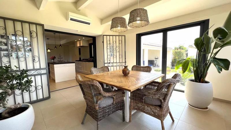 Maison - 205 m² - 7 pièces