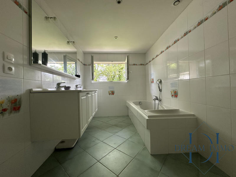 Maison - 143 m² - 5 pièces