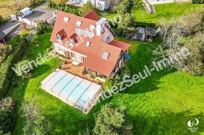 Maison traditionnelle - 190 m² - 8 pièces