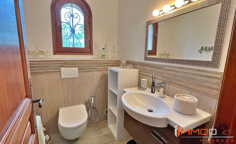 Villa - 215 m² - 9 pièces