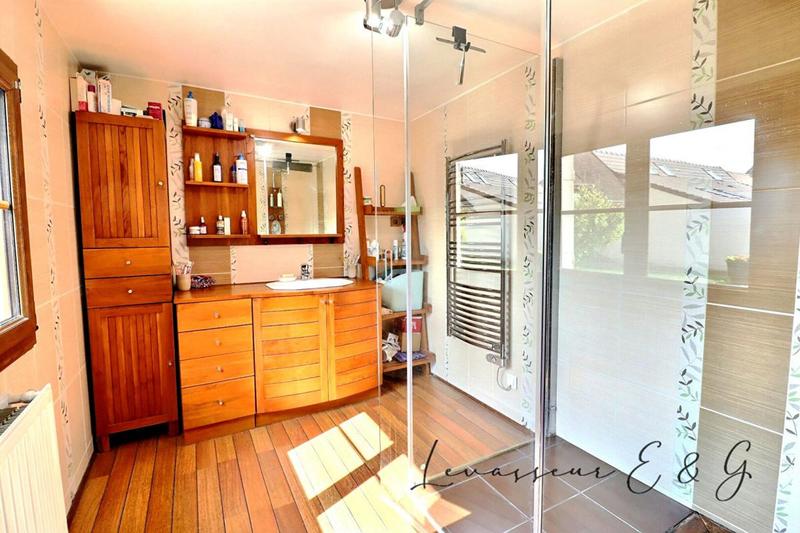 Maison - 137 m² - 6 pièces