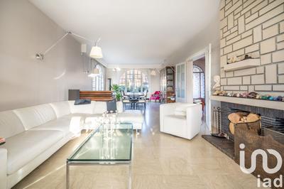 Maison - 369 m² - 12 pièces