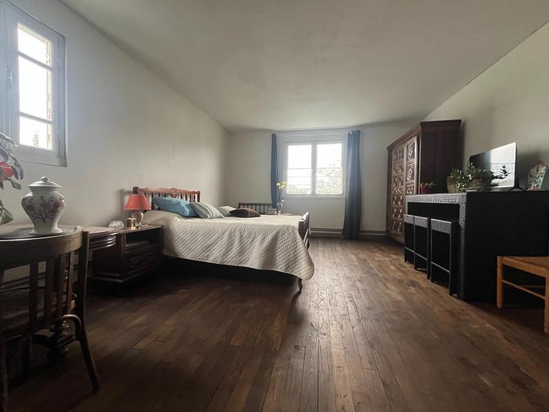 Maison - 215 m² - 10 pièces