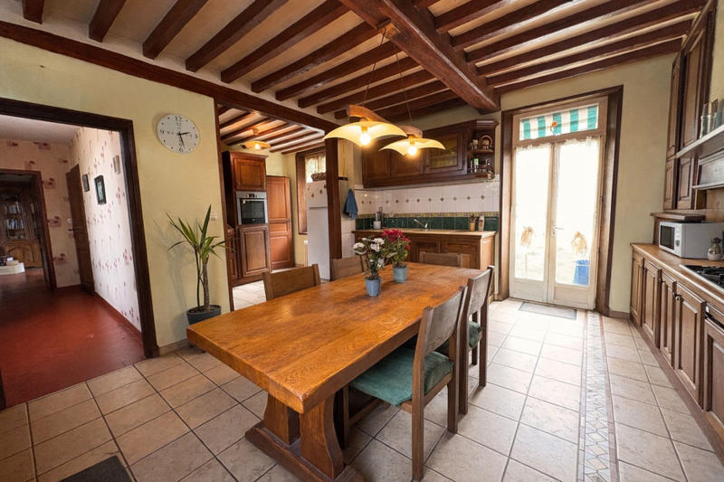 Maison - 260 m² - 9 pièces