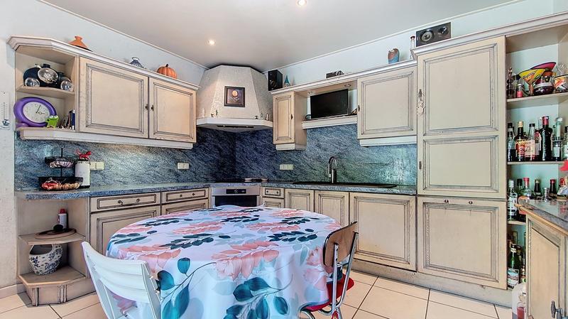 Maison - 313 m² - 9 pièces