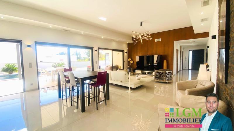 Maison - 211 m² - 5 pièces