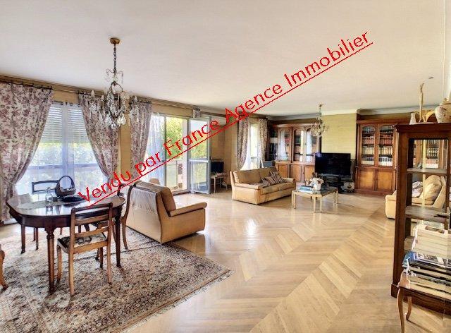 Appartement - 140 m² - 3 pièces