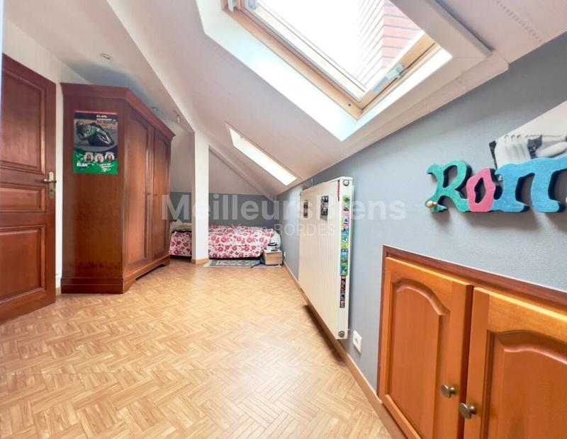 Maison - 185 m² - 8 pièces