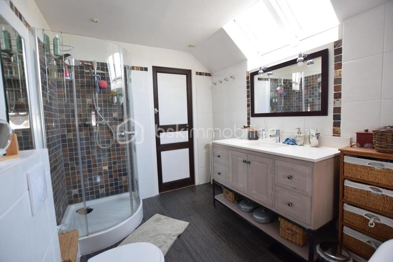 Maison - 210 m² - 7 pièces