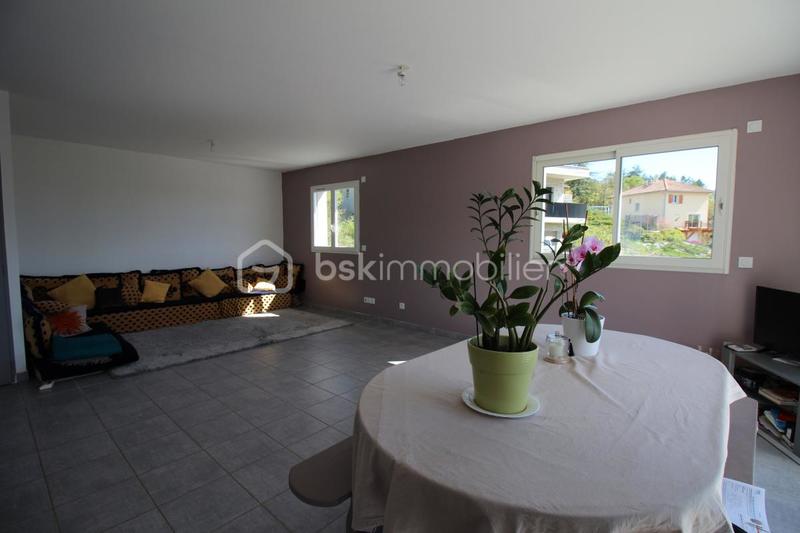 Maison traditionnelle - 171 m² - 7 pièces