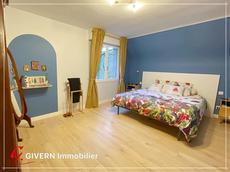 Maison - 197 m² - 7 pièces