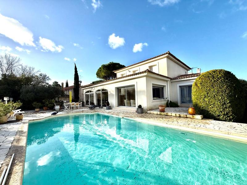 Maison - 225 m² - 6 pièces