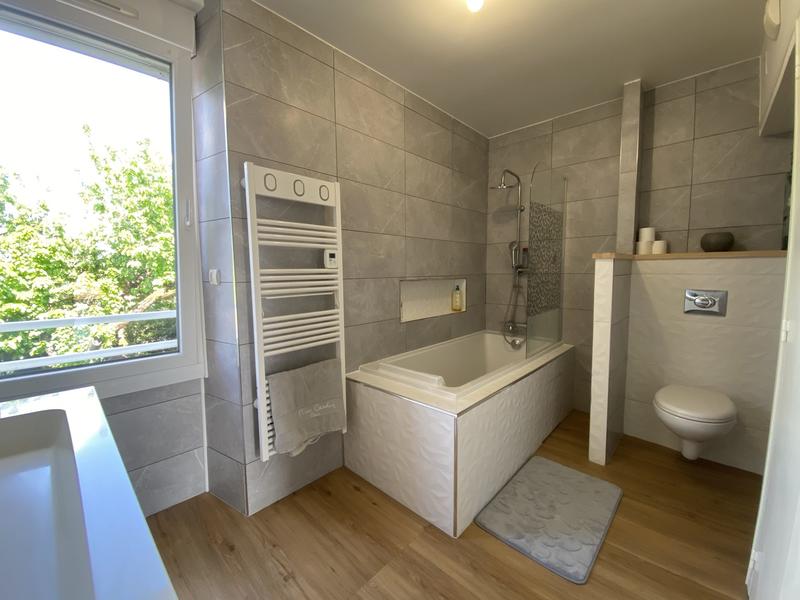 Local commercial - 130 m² - 7 pièces